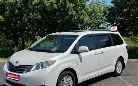 Toyota Sienna III, 2015 год, 2 800 000 рублей, 1 фотография