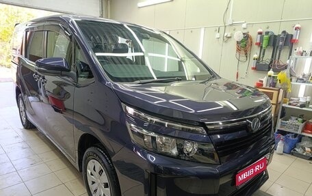 Toyota Voxy III, 2015 год, 1 860 000 рублей, 1 фотография