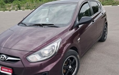 Hyundai Solaris II рестайлинг, 2013 год, 810 000 рублей, 1 фотография