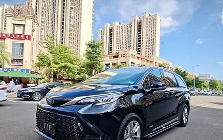 Toyota Sienna, 2022 год, 4 247 000 рублей, 1 фотография