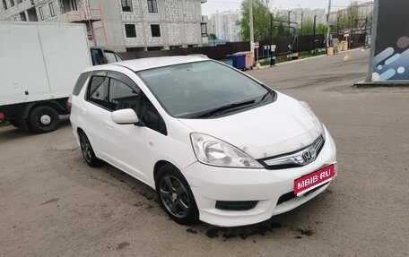 Honda Fit Shuttle I рестайлинг, 2013 год, 1 000 000 рублей, 1 фотография