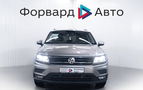 Volkswagen Tiguan II, 2020 год, 1 990 000 рублей, 2 фотография