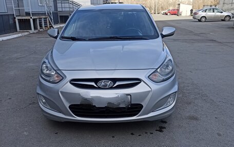 Hyundai Solaris II рестайлинг, 2013 год, 860 000 рублей, 2 фотография