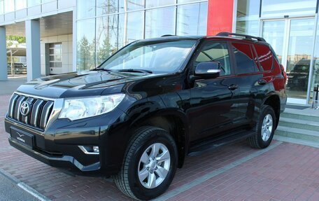 Toyota Land Cruiser Prado 150 рестайлинг 2, 2018 год, 3 890 000 рублей, 2 фотография