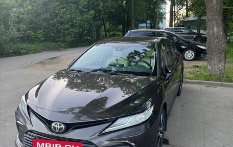 Toyota Camry, 2021 год, 3 600 000 рублей, 2 фотография