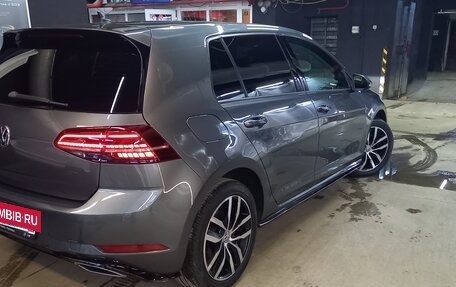Volkswagen Golf VII, 2018 год, 1 990 000 рублей, 3 фотография