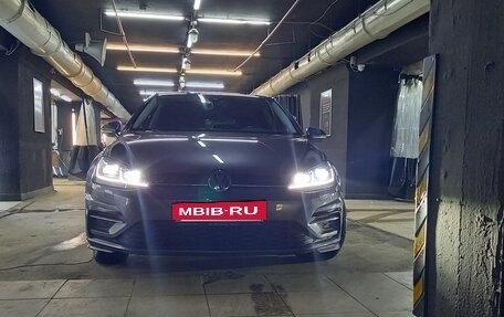 Volkswagen Golf VII, 2018 год, 1 990 000 рублей, 2 фотография