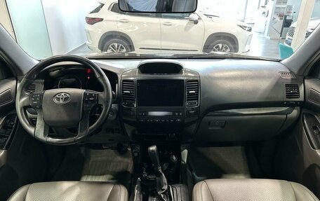 Toyota Land Cruiser Prado 120 рестайлинг, 2005 год, 2 499 900 рублей, 10 фотография