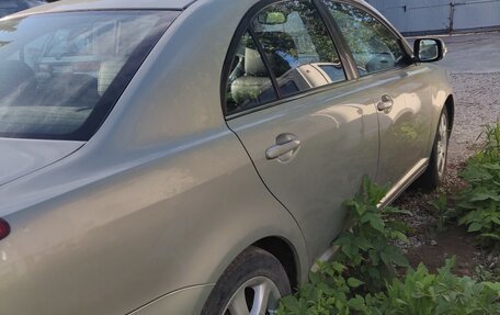 Toyota Avensis III рестайлинг, 2006 год, 820 000 рублей, 2 фотография