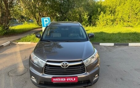 Toyota Highlander III, 2014 год, 2 550 000 рублей, 2 фотография