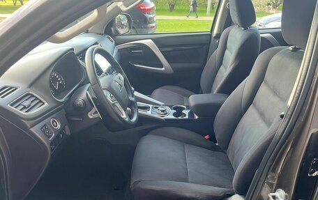 Mitsubishi Pajero Sport III рестайлинг, 2017 год, 2 780 000 рублей, 7 фотография