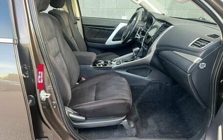Mitsubishi Pajero Sport III рестайлинг, 2017 год, 2 780 000 рублей, 6 фотография