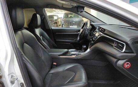 Toyota Camry, 2018 год, 2 058 000 рублей, 10 фотография