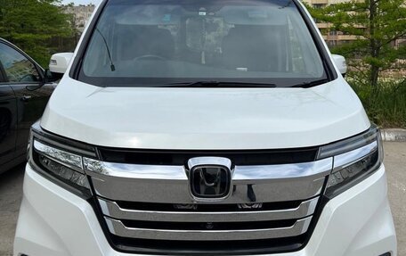 Honda Stepwgn IV, 2017 год, 3 200 000 рублей, 2 фотография