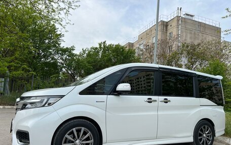 Honda Stepwgn IV, 2017 год, 3 200 000 рублей, 4 фотография