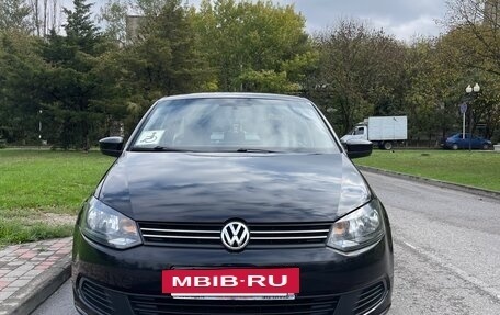 Volkswagen Polo VI (EU Market), 2013 год, 1 110 000 рублей, 2 фотография
