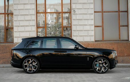 Rolls-Royce Cullinan, 2024 год, 82 000 000 рублей, 4 фотография