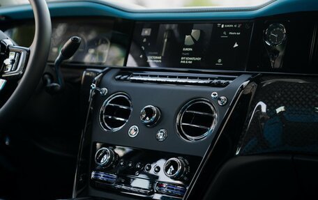Rolls-Royce Cullinan, 2024 год, 82 000 000 рублей, 20 фотография