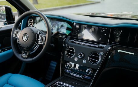 Rolls-Royce Cullinan, 2024 год, 82 000 000 рублей, 19 фотография