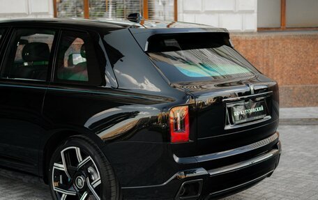 Rolls-Royce Cullinan, 2024 год, 82 000 000 рублей, 15 фотография