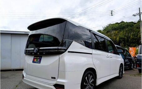 Toyota Voxy, 2022 год, 2 637 000 рублей, 6 фотография