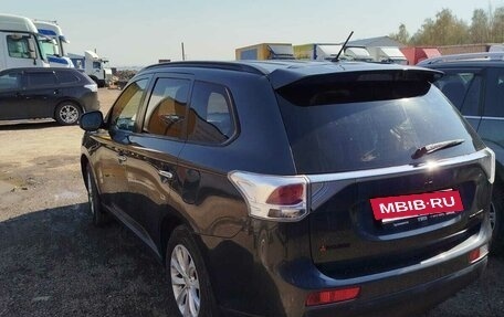 Mitsubishi Outlander III рестайлинг 3, 2013 год, 1 350 000 рублей, 3 фотография