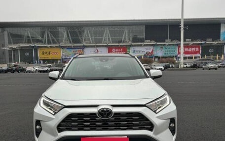 Toyota RAV4, 2021 год, 2 900 000 рублей, 3 фотография