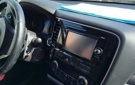 Mitsubishi Outlander III рестайлинг 3, 2013 год, 1 350 000 рублей, 6 фотография