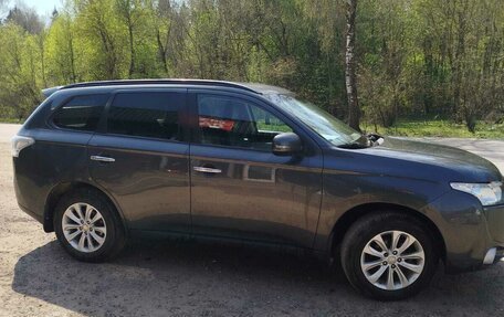 Mitsubishi Outlander III рестайлинг 3, 2013 год, 1 350 000 рублей, 9 фотография