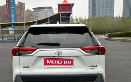 Toyota RAV4, 2021 год, 2 900 000 рублей, 5 фотография