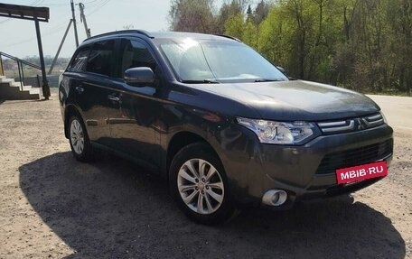 Mitsubishi Outlander III рестайлинг 3, 2013 год, 1 350 000 рублей, 12 фотография