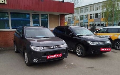 Mitsubishi Outlander III рестайлинг 3, 2013 год, 1 350 000 рублей, 11 фотография
