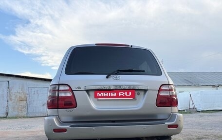 Toyota Land Cruiser 100 рестайлинг 2, 2004 год, 2 500 000 рублей, 6 фотография