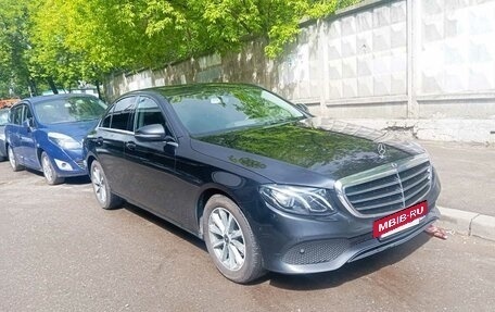 Mercedes-Benz E-Класс, 2019 год, 2 100 000 рублей, 2 фотография
