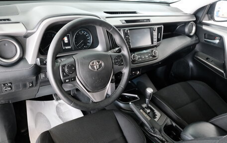 Toyota RAV4, 2018 год, 2 199 000 рублей, 9 фотография
