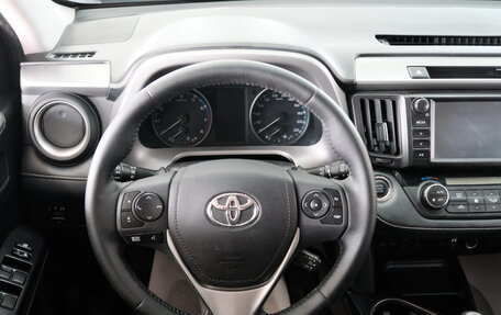 Toyota RAV4, 2018 год, 2 199 000 рублей, 10 фотография