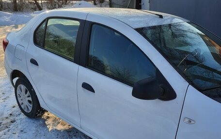 Renault Logan II, 2018 год, 650 000 рублей, 3 фотография