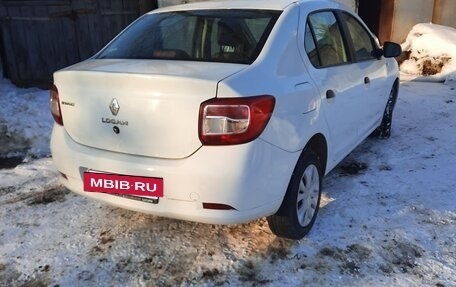 Renault Logan II, 2018 год, 650 000 рублей, 4 фотография