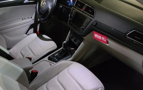 Volkswagen Tiguan II, 2017 год, 2 700 000 рублей, 3 фотография