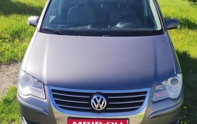 Volkswagen Touran III, 2007 год, 710 000 рублей, 1 фотография