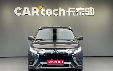 Mitsubishi Outlander III рестайлинг 3, 2021 год, 1 800 000 рублей, 2 фотография