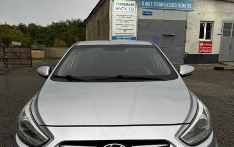 Hyundai Solaris II рестайлинг, 2013 год, 970 000 рублей, 2 фотография