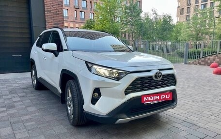 Toyota RAV4, 2021 год, 3 400 000 рублей, 3 фотография