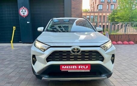 Toyota RAV4, 2021 год, 3 400 000 рублей, 2 фотография