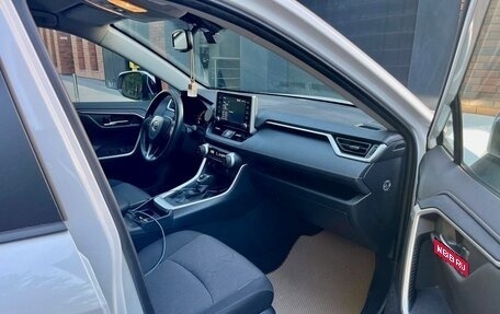 Toyota RAV4, 2021 год, 3 400 000 рублей, 7 фотография