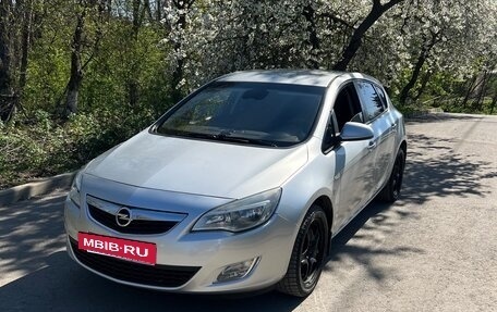 Opel Astra J, 2010 год, 699 000 рублей, 2 фотография