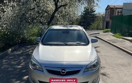 Opel Astra J, 2010 год, 699 000 рублей, 3 фотография