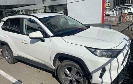 Toyota RAV4, 2019 год, 3 099 000 рублей, 2 фотография