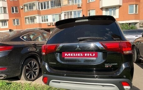 Mitsubishi Outlander III рестайлинг 3, 2019 год, 3 050 000 рублей, 2 фотография