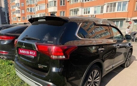 Mitsubishi Outlander III рестайлинг 3, 2019 год, 3 050 000 рублей, 3 фотография
